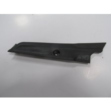 Fam Fiat Grande Punto 06/12 Ön Cam Izgara Tespi̇t Plasti̇ği̇ (Si̇lgi̇ Paneli̇) Sağ