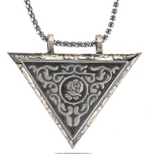 Ervanur 925 Ayar Gümüş Üçgen Içi Açılabilen Gül Muskalık Kolye