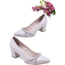 Bilener Bilener 450 Kadın Kapalı Taşlı Kısa Kalın Ökçeli Stiletto Ayakkabı Bej