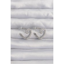 Shopzum Pirinç Gümüş Renk Zirkon Taşlı Kıvrımlı Yarım Kalp Küpe