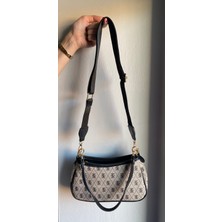 Bagliore Symbol - Gri Bej Tekstil Dokuma Kumaşı Tek Gözlü Desenli Fermuarlı Taba / Siyah / Krem Sap ve Ayarlanabilir Askılı Baget Kol, Omuz ve Çapraz Çanta