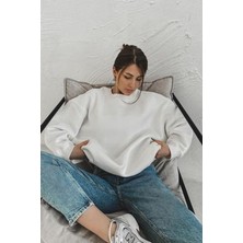 Okulcu Baba Ob Kadın Beyaz Uzun Kollu Sweatshirt Bisiklet Yaka Oversize Basic