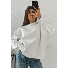 Okulcu Baba Ob Kadın Beyaz Uzun Kollu Sweatshirt Bisiklet Yaka Oversize Basic