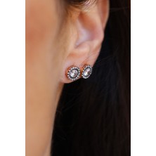 Yenigün Kuyumculuk 14 Ayar Altın Kadın Eskitme Görünümlü Baget Taşlı Küpe