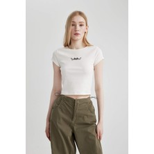 DeFacto Fitted İşlemeli Fitilli Kaşkorse Kısa Kollu Tişört C3192AX24SP