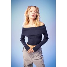 DeFacto Kadın Slim Fit Açık Omuz Kazak Carmen Yaka Düz Renk Günlük Stil
