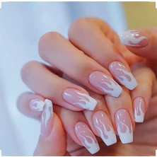 Trend Vitrin Kadın Kare Küt Kısa Jel Görünümlü Alev Desenli Nail Art Beyaz Takma Tırnak Güçlü Yapışkanlı 1 Adet Törpü ve Yapıştırıcı Set Hediye