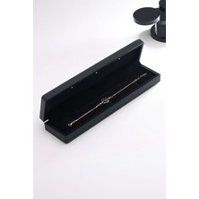 Nereze 925 Ayar Gümüş Işıklı Kutuda Mistik Topaz Taşlı 6 Yaprak Çiçek Bileklik