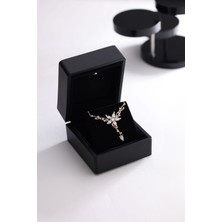 925 Ayar Gümüş Işıklı Kutuda Rose Sarmaşık Model Yıldız Detaylı Kolye