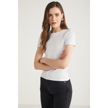 Ethiquet Maude Kadın Fitilli Görünümlü Regular Fit Yuvarlak Yaka Yarım Kollu Beyaz Body