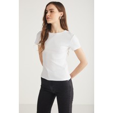 Ethiquet Maude Kadın Fitilli Görünümlü Regular Fit Yuvarlak Yaka Yarım Kollu Beyaz Body