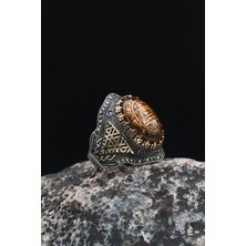 Prestige Gümüş Özel Tasarım 925 Ayar Gümüş Erkek Yüzüğü Hz. Süleyman Mührü Sıkma Kehribar Taşlı