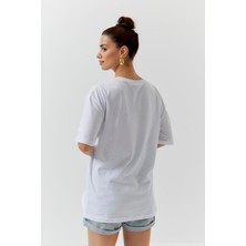Lonca Baskılı Kısa Kollu Oversize Pamuk Beyaz Kadın Tshirt
