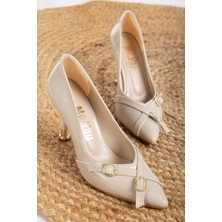 Shemard Kayra Bej Çift Tokalı Detaylı Sivri Burunlu Stiletto