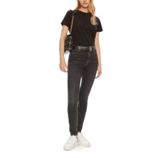 Guess Kadın Siyah Logolu T-Shirt