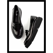 Bambi Siyah Kırışık Rugan   Kadın Loafer Ayakkabı K01257068008