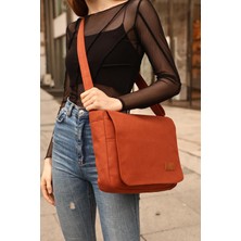 Cosmomiss Kiremit K8 Düz Postacı Model 3 Bölmeli Askılı Günlük Unisex Kol ve Omuz Çantası U:28 E:35 G:7