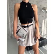 Be Chic Kadın Dikyaka Kolsuz Metal Aksesuarlı Kaşkorse Crop Bluz SRA3000-1