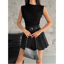 Be Chic Kadın Kayık Yaka Omuz ve Bel Büzgü Detaylı Kolsuz Sandy Kumaş Bluz TR4411