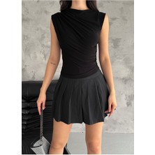 Be Chic Kadın Kayık Yaka Omuz ve Bel Büzgü Detaylı Kolsuz Sandy Kumaş Bluz TR4411