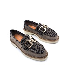 Sovenso SV011  Süet Deri Vizon Renk Leopar Baskı Tokalı Kadın Loafer Ayakkabı