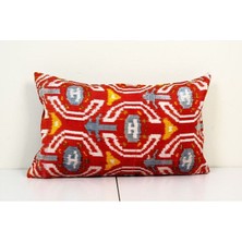 Etnik Bulvar Kırmızı Renkli Geometric Desenli Kadife Ikat Yastık Kılıfı