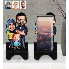 BK Kişiye Özel Tesettürlü Aile Karikatürlü Ahşap Biblo Telefon Standı-1