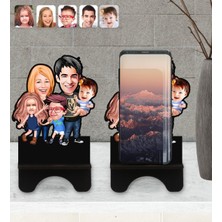 BK Kişiye Özel Aile Karikatürlü Ahşap Biblo Telefon Standı-6