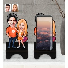 BK Kişiye Özel Sevgililer Karikatürlü Ahşap Biblo Telefon Standı-54