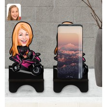 BK Kişiye Özel Kadın Motorcu Karikatürlü Ahşap Biblo Telefon Standı-1