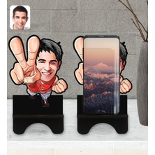 BK Kişiye Özel Erkek Karikatürlü Ahşap Biblo Telefon Standı-33