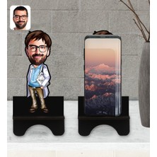 BK Kişiye Özel Erkek Doktor Karikatürlü Ahşap Biblo Telefon Standı-8