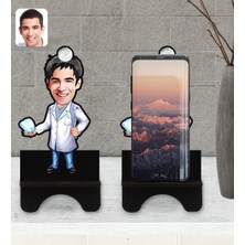 BK Kişiye Özel Erkek Diş Hekimi Karikatürlü Ahşap Biblo Telefon Standı-3