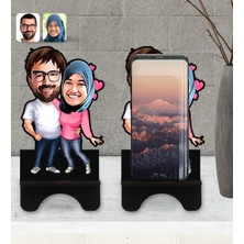BK Kişiye Özel Sevgililer Karikatürlü Ahşap Biblo Telefon Standı-58