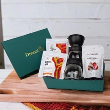 Dreamgift Coffee & Treats Hediye Seti - Just Roastery Kenya ve Ethiopia Çekirdek Kahve, Seramik Öğütücülü Cam Kahve Değirmeni, Patiswiss Sütlü Çikolatalı Çilekli Draje ile Kahve ve Lezzet Şöleni Sunar