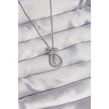 Clariss 316L Çelik Gümüş Renk Fiyonk Detaylı Zirkon Taşlı Damla Model Kolye