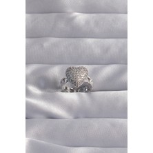 Callerrons Accessories Pirinç Ayarlamalı Gümüş Renk Zirkon Taşlı Bombeli Kalp Yüzük - EBJ240912W27721