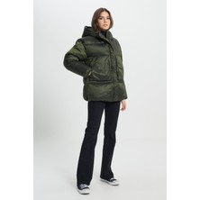 Wrangler Wrangler Loose Fit Rahat Kesim Kapüşonlu Haki Şişme Mont