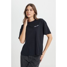 Wrangler Slim Fit Dar Kesim %100 Pamuk Bisiklet Kırık Beyaz Tişört