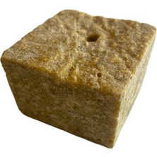 Şahinler av Küp şeklinde Çilek ve mısır Aromalı  sazan balık yemi (100-130 gr) 9 lu paket   1 Kgr.