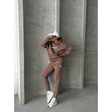 TKM-03630 Kahverengi Wake Up Kabartma Baskılı Kapüşonlu Sweatshirt Jogger Eşofman Üç Iplik Şardonlu Ikili Takım