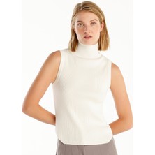 Kolsuz Dik Yakalı Triko