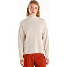 Geniş Dik Yakalı Kazak