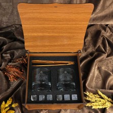 Hediyelerin Efendisi Ahşap Kutulu Retro Tasarımlı Isim & Tarih Yazılı Maşa & Taşlı 2'Li Viski Kadehi Seti