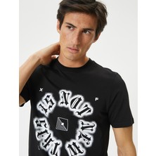 Koton Baskılı Tişört Gotik Temalı Bisiklet Yaka Kısa Kollu