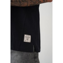 Balenbi Unisex Pis Yaka Basic Eteği Armalı Oversize Kalıp Tişört 1013