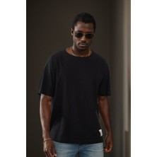 Balenbi Unisex Pis Yaka Basic Eteği Armalı Oversize Kalıp Tişört 1014
