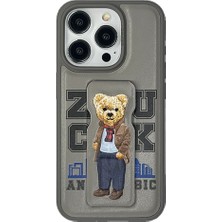 Zuckbear Apple iPhone 15 Pro Uyumlu Claude Standlı Kapak