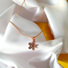 Kilig Jewelry Kadın Vip Çelik Gold-Silver Çiçek Taş Detay Kolye 45CM