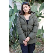 Haki Renk Kapüşonlu Önden Cepli Oversize Kadın Şişme Mont